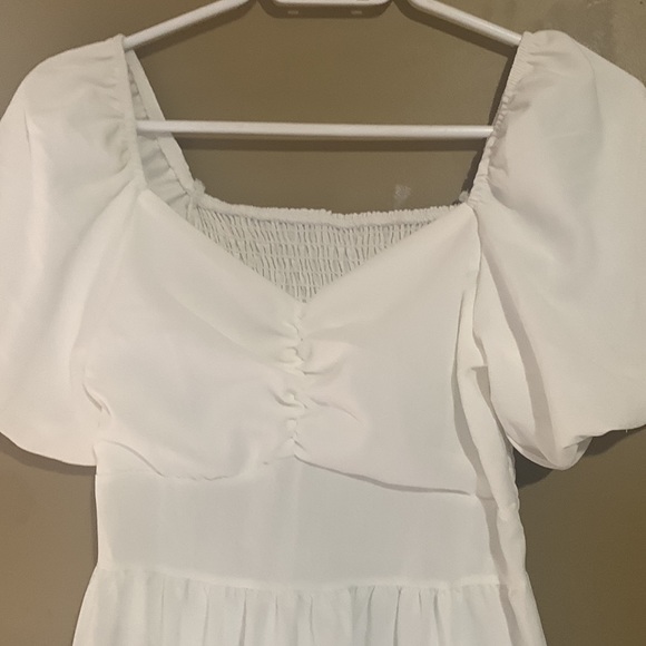 Beautiful Dress - Picture 2 of 5